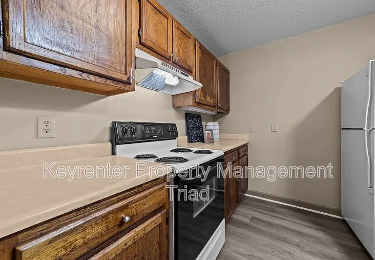 211 McIver St #A — Photo 44