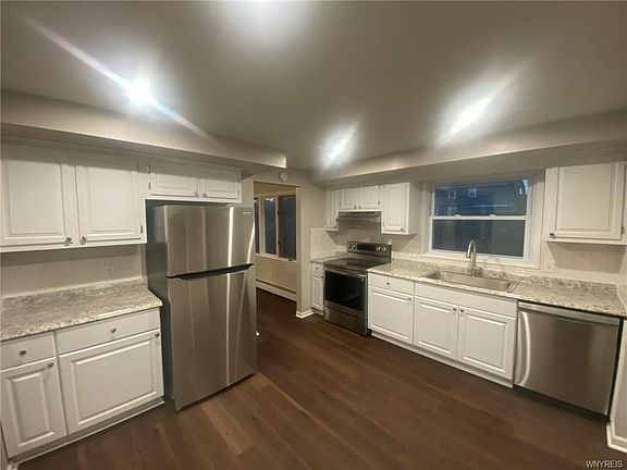 3rd image of 14 Beaumont Dr