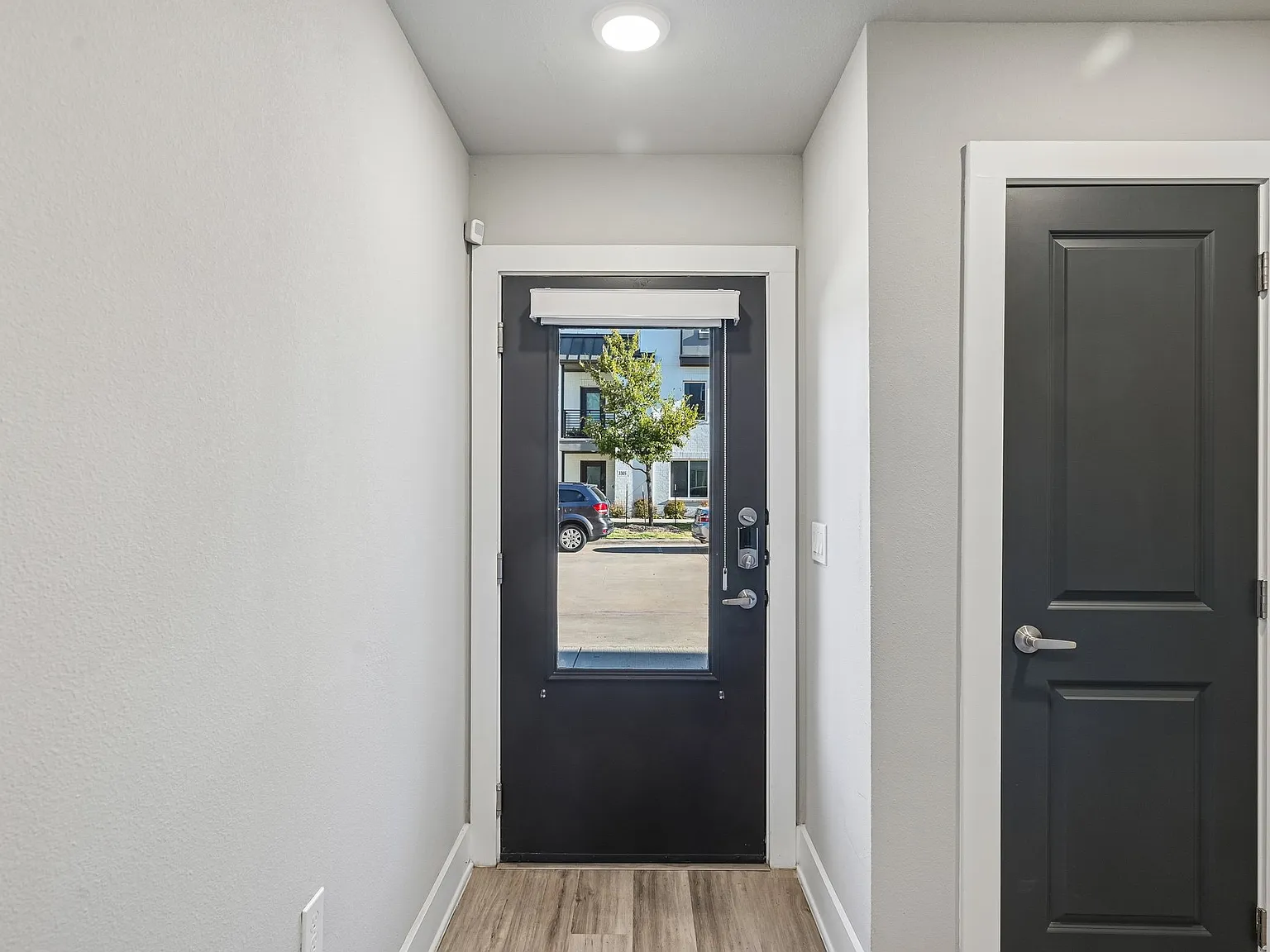 3 bed, 1728 sqft, $3,200 — Photo 1