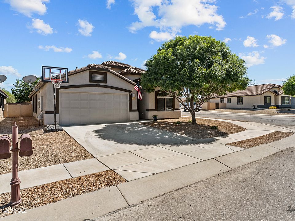 1st image of 85 W Calle Patio Lindo