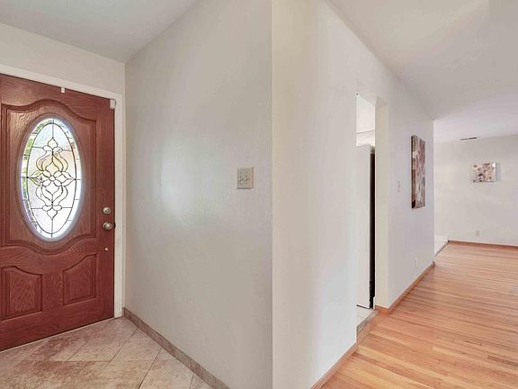 4th image of 3687 Willowview Dr