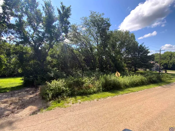 6373 Rock Creek Dr #&-6399, Ozawkie, KS 66070