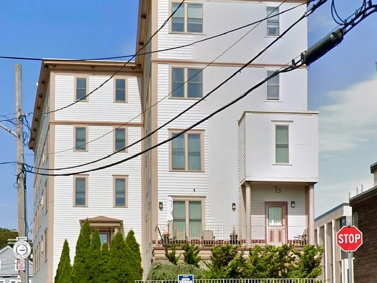 80 Middle St #206 — Photo 1