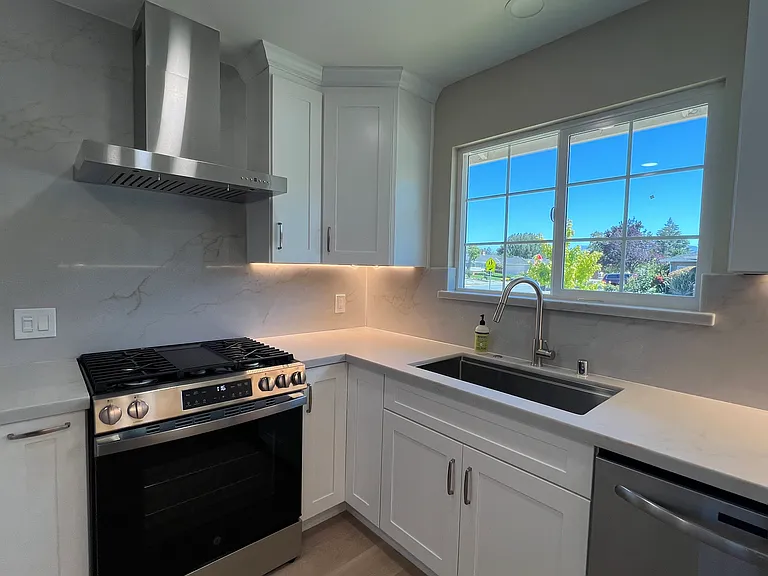 1159 Runnymede Dr — Photo 3