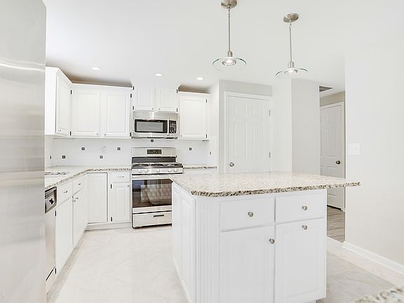 4th image of 2661 Green Meadow Ln NE