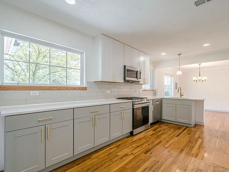 227 Devonshire Dr — Photo 19