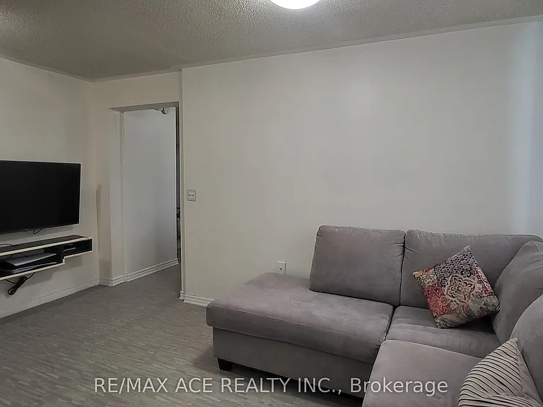 10 Stonehill Ct #107 — Photo 6