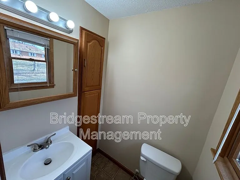 7541 Mintwood Ave — Photo 12
