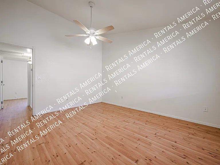2834 E Isabella Ave — Photo 4