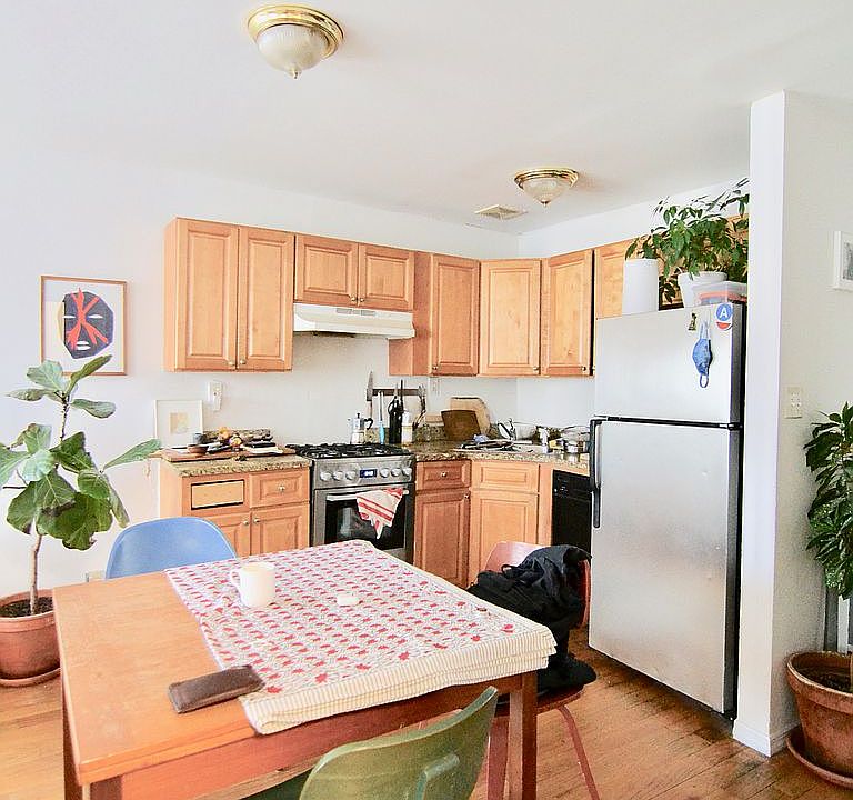 1st image of 673 Lafayette Ave APT 4