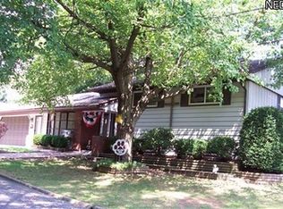 804 Pinetree Cir, East Palestine, OH 44413