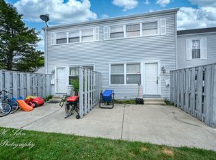 1237 Fairwood Ct APT 2, Elgin, IL