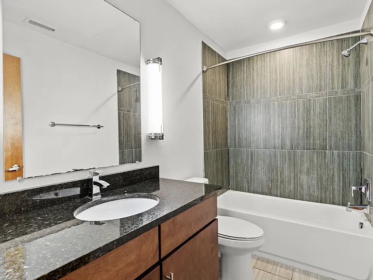 8th and Main - All Utilities Included — Photo 13