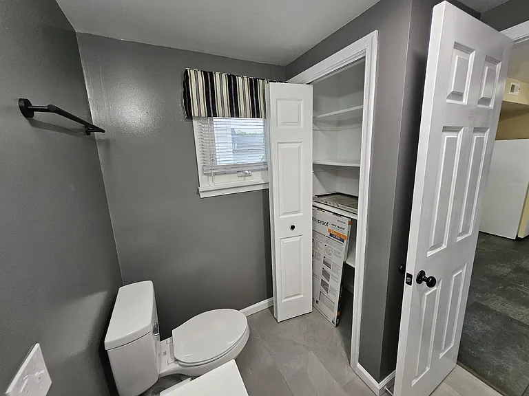 208 E Main St — Photo 14