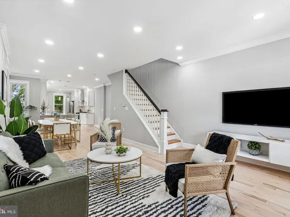 40 E Slocum St, Philadelphia, PA 19119