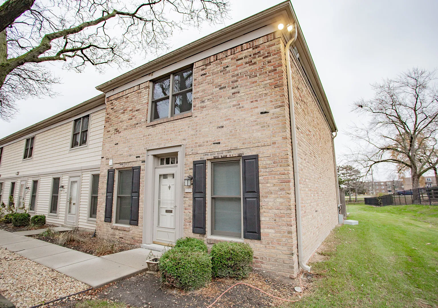 3 bed, 2.5 bath, $2,500 — Photo 2