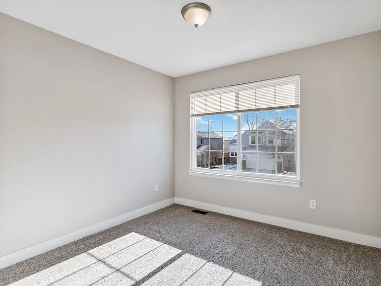 5357 E Hamilton Ave — Photo 25