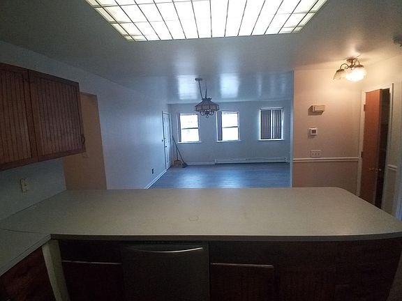 4th image of 40 Clarendon Ave