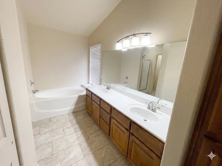 2181 S 37th Ave — Photo 10