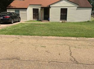 700 Arizona Ave, Wake Village, TX 75501