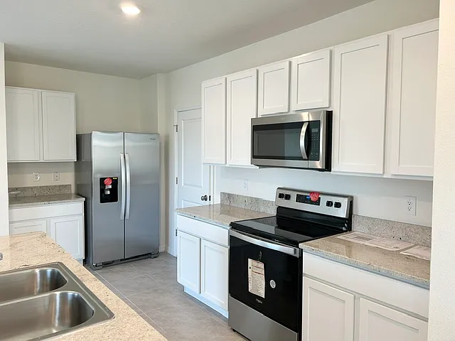 4 bed, 2.5 bath, 2260 sqft, $2,500 — Photo 4