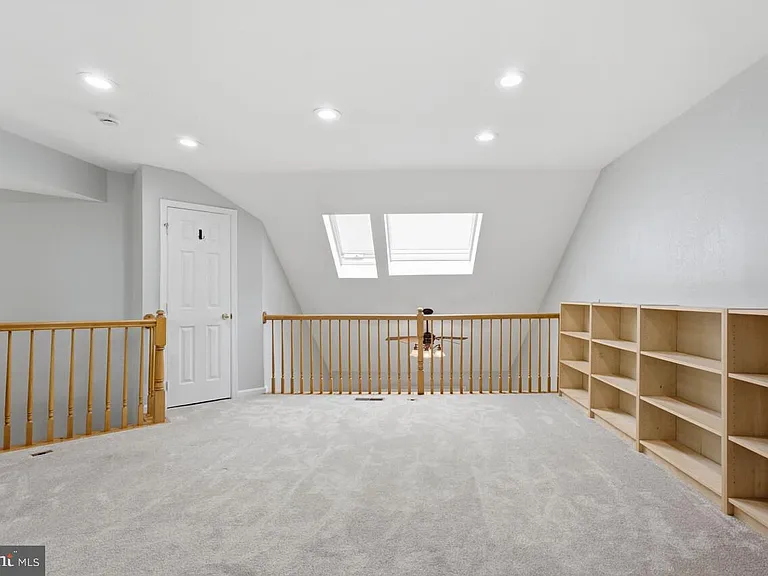 7035 Kings Manor Dr — Photo 43