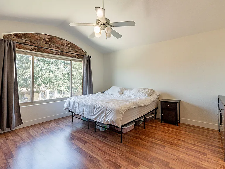 1650 E Tremaine Ave — Photo 8