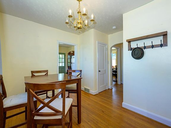 5th image of 129 Forbes St
