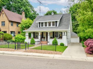 902 Oakridge Dr, Jackson, MI 49203