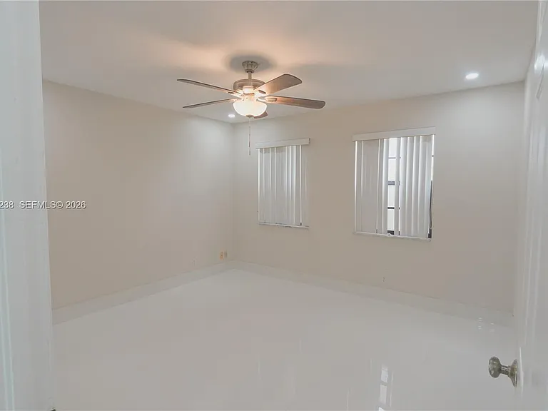 518 NE 48th St — Photo 23