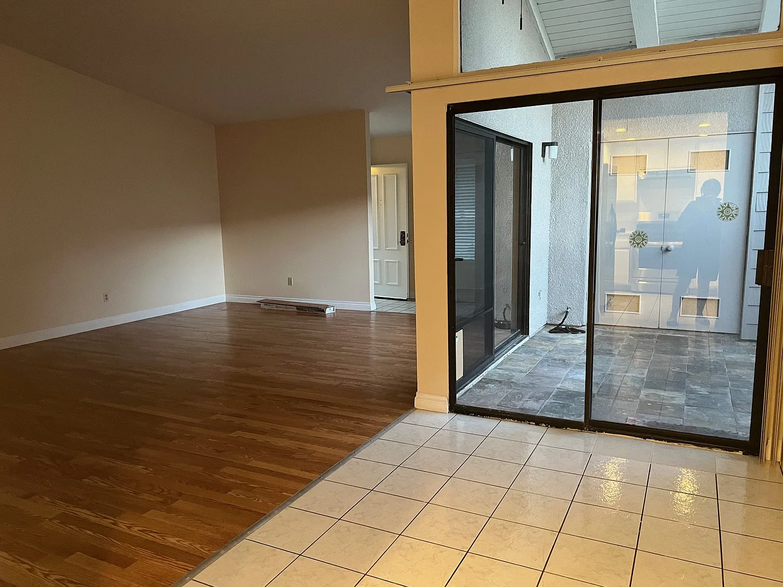 2 bed, 1056 sqft, $3,300 — Photo 4
