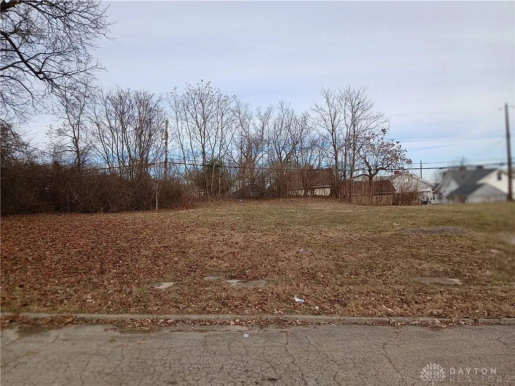 2 Camden Ave photo 1