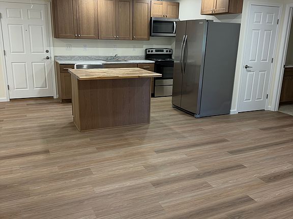 3rd image of 119 Main St