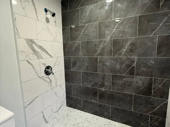 407 Elm Street image 7 of 20