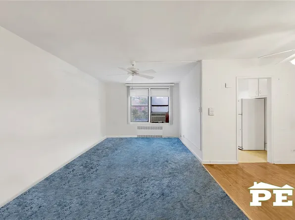 2425 Haring Street image 9 of 28