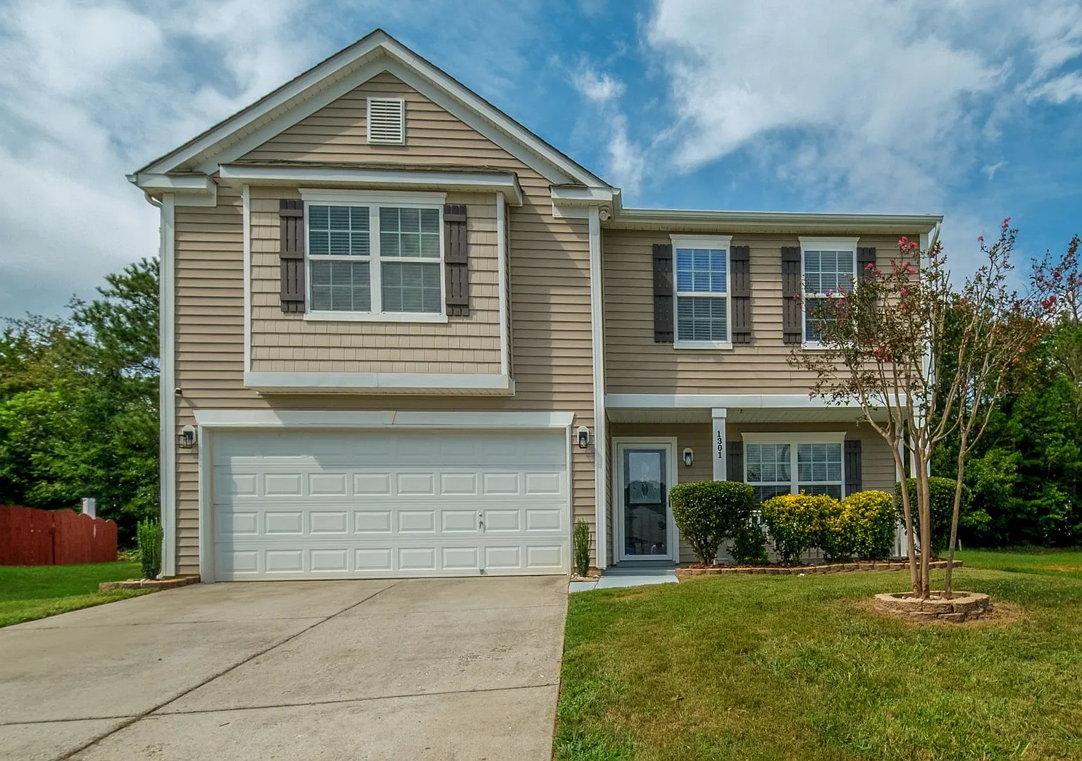 Spacious 4BR Home on Quiet Cul-de-Sac in Greensboro — Photo 1