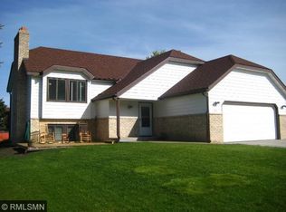 1831 Helena Rd N, Oakdale, MN 55128