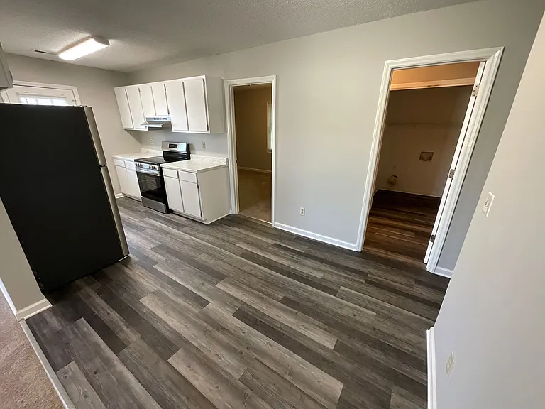 2413 Robbins St — Photo 7
