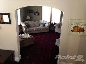 712E15thLivingRoom1