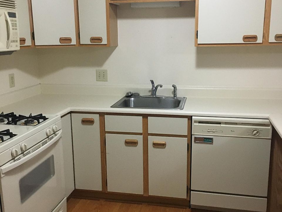 2nd image of 6 Knights Bridge Dr APT 307
