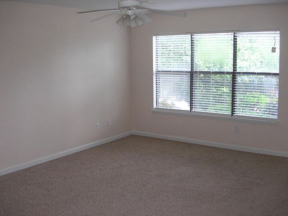 4th image of 100 Brighton Hill Cir Unit A