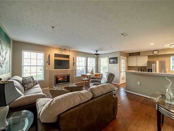 5th image of 23003 Chandlers Ln APT 113