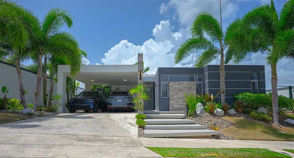 4 bed, 2.5 bath, 2350 sqft, $5,000 — Photo 1