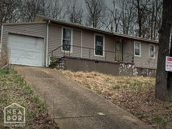 1st image of 28 Chippewa Dr
