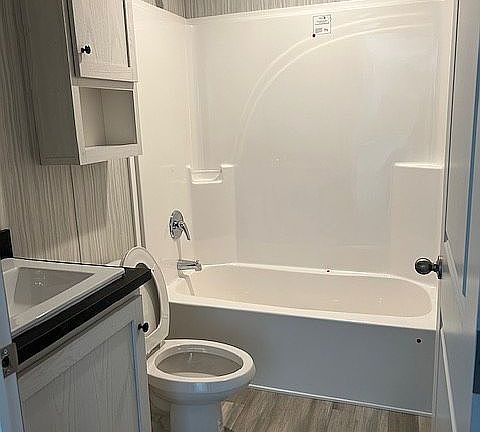 4th image of 404 Silver Sand Dr