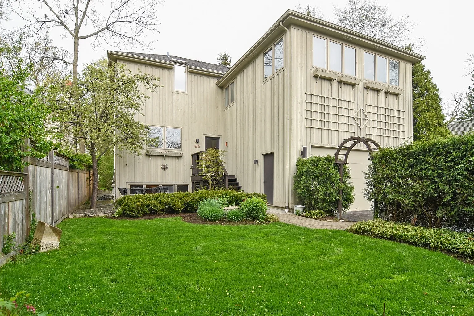 307 E Woodland Rd photo 1