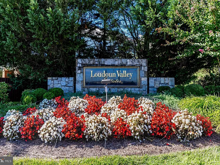 22616 Welborne Manor Sq — Photo 45