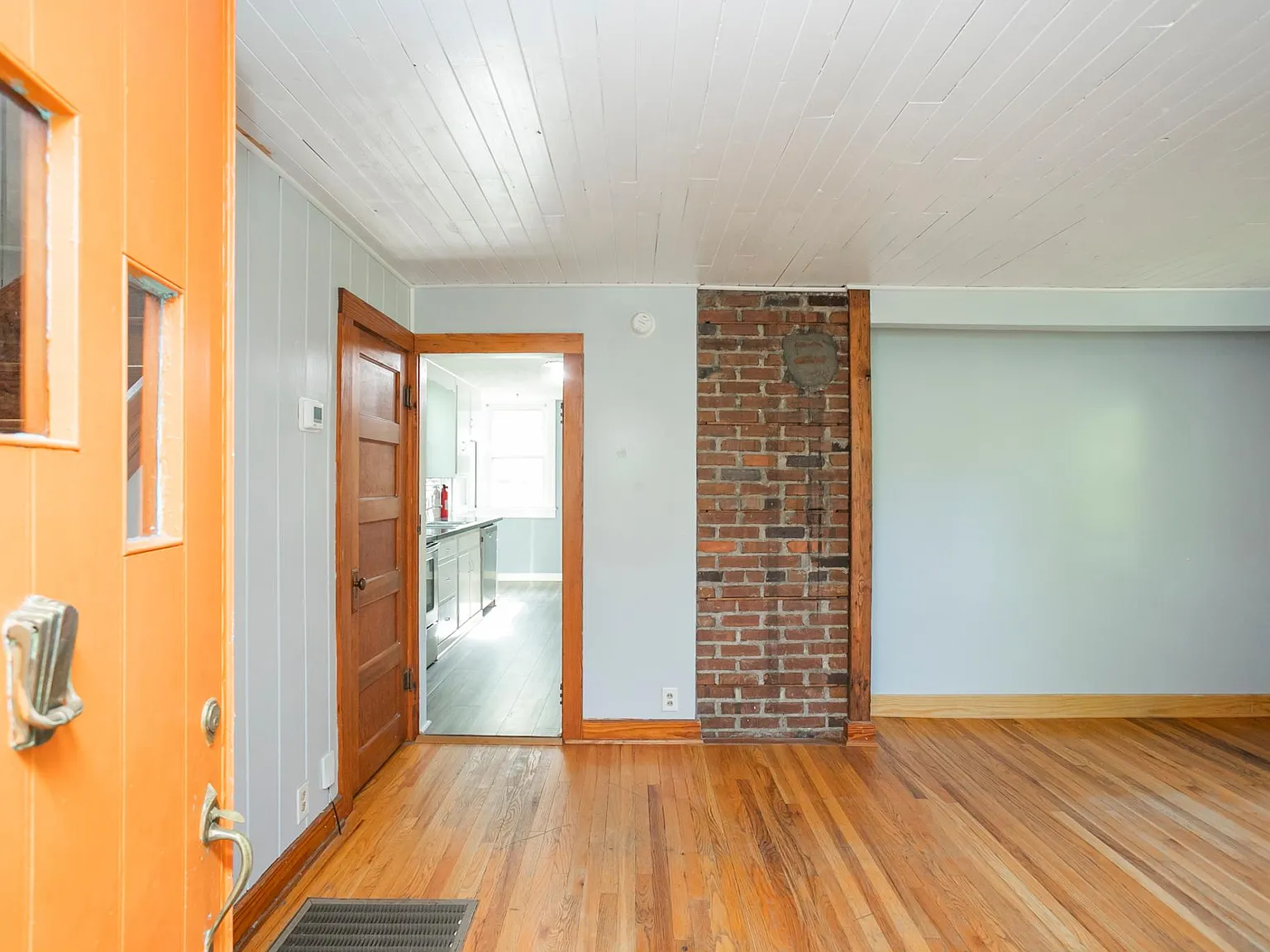 4 bed, 1140 sqft, $2,300 — Photo 3