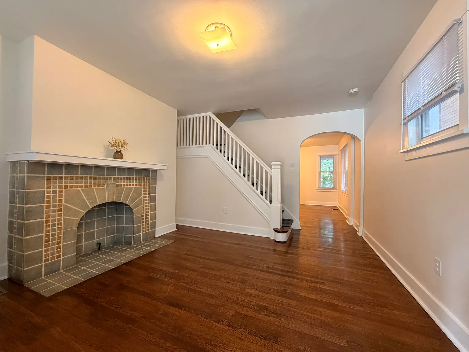 2 bed, 1100 sqft, $1,700 — Photo 4
