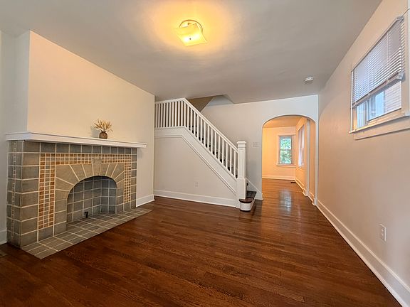 4th image of 607 Klemont Ave #1/2